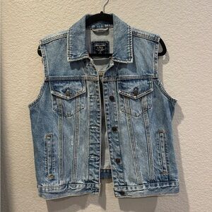 abercrombie fitted jean vest